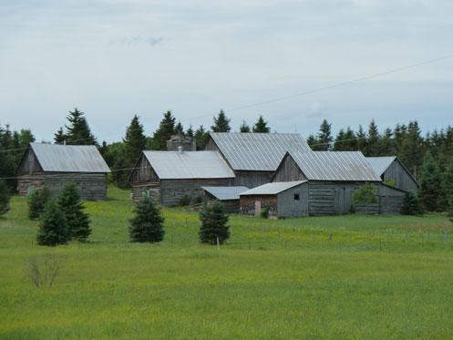 Ensemble de ferme du Détour-Brown. ©Centre d'interprétation de l'historique de la protection de la forêt contre le feu, 2016