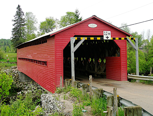 Pont couvert Cousineau. ©Centre d'interprétation de l'historique de la protection de la forêt contre le feu, 2016