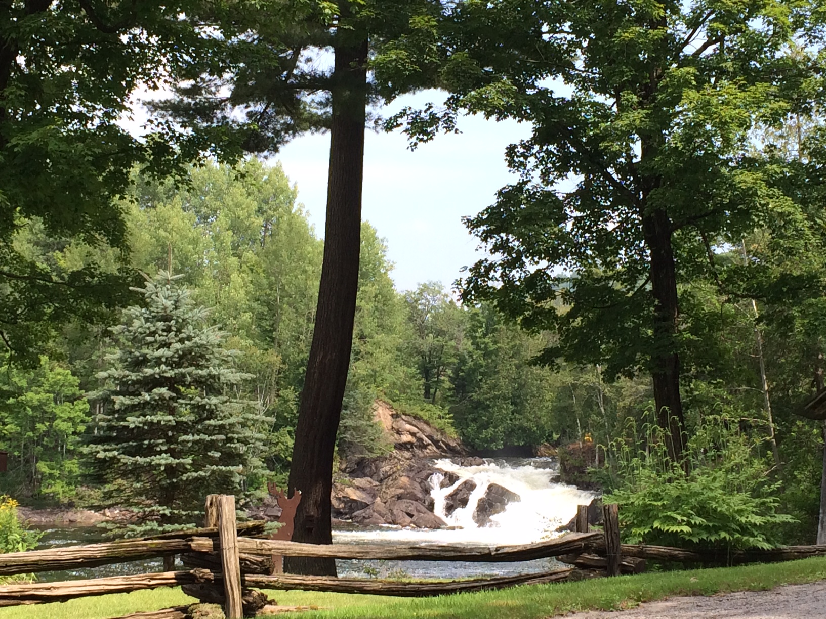 Chutes à Joubert, visibles depuis le Chemin du Lac-Groleau.©MRC de Papineau.